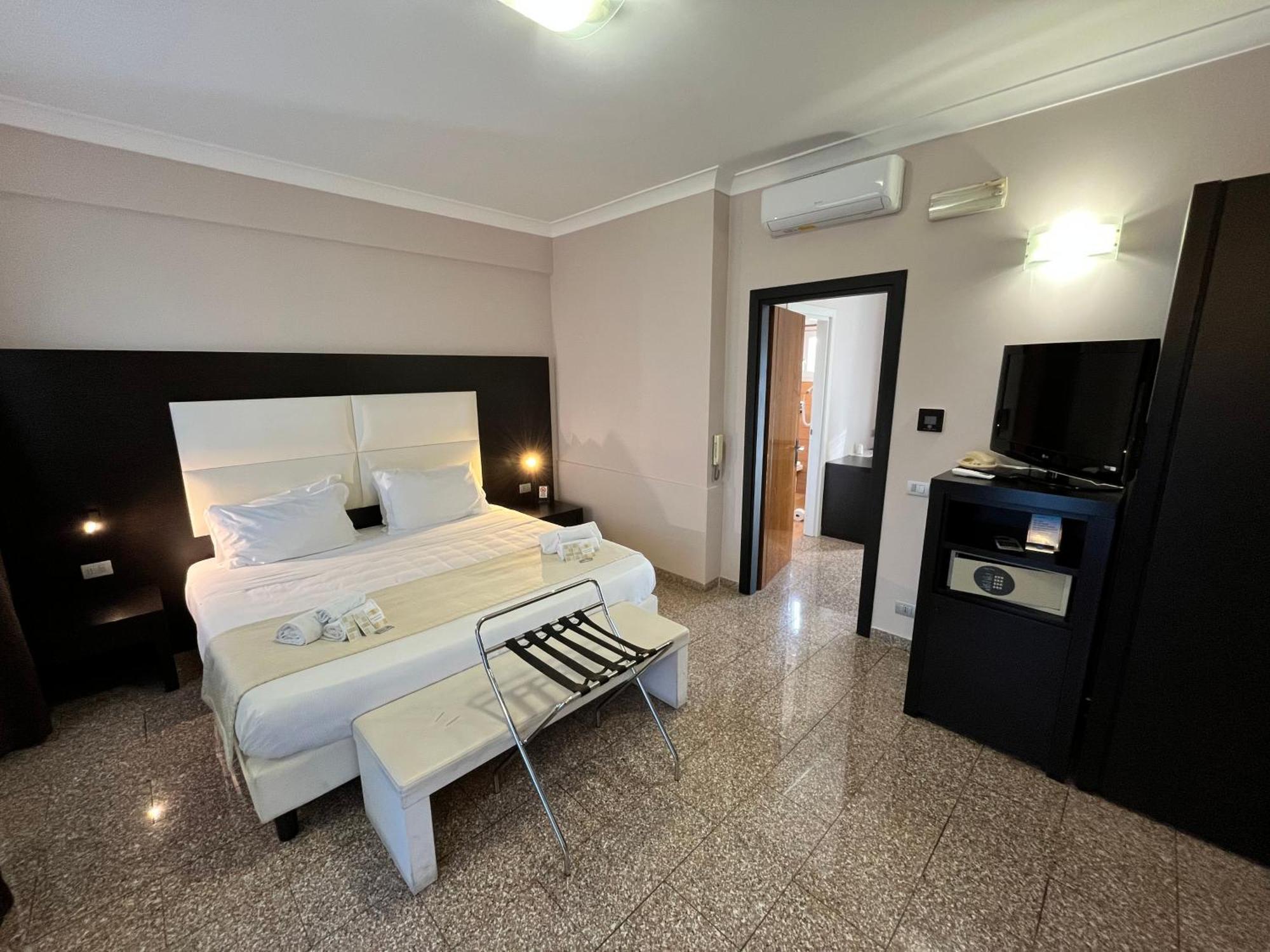 Eh Suites Rome Airport Euro House Hotels Fiumicino Exterior foto