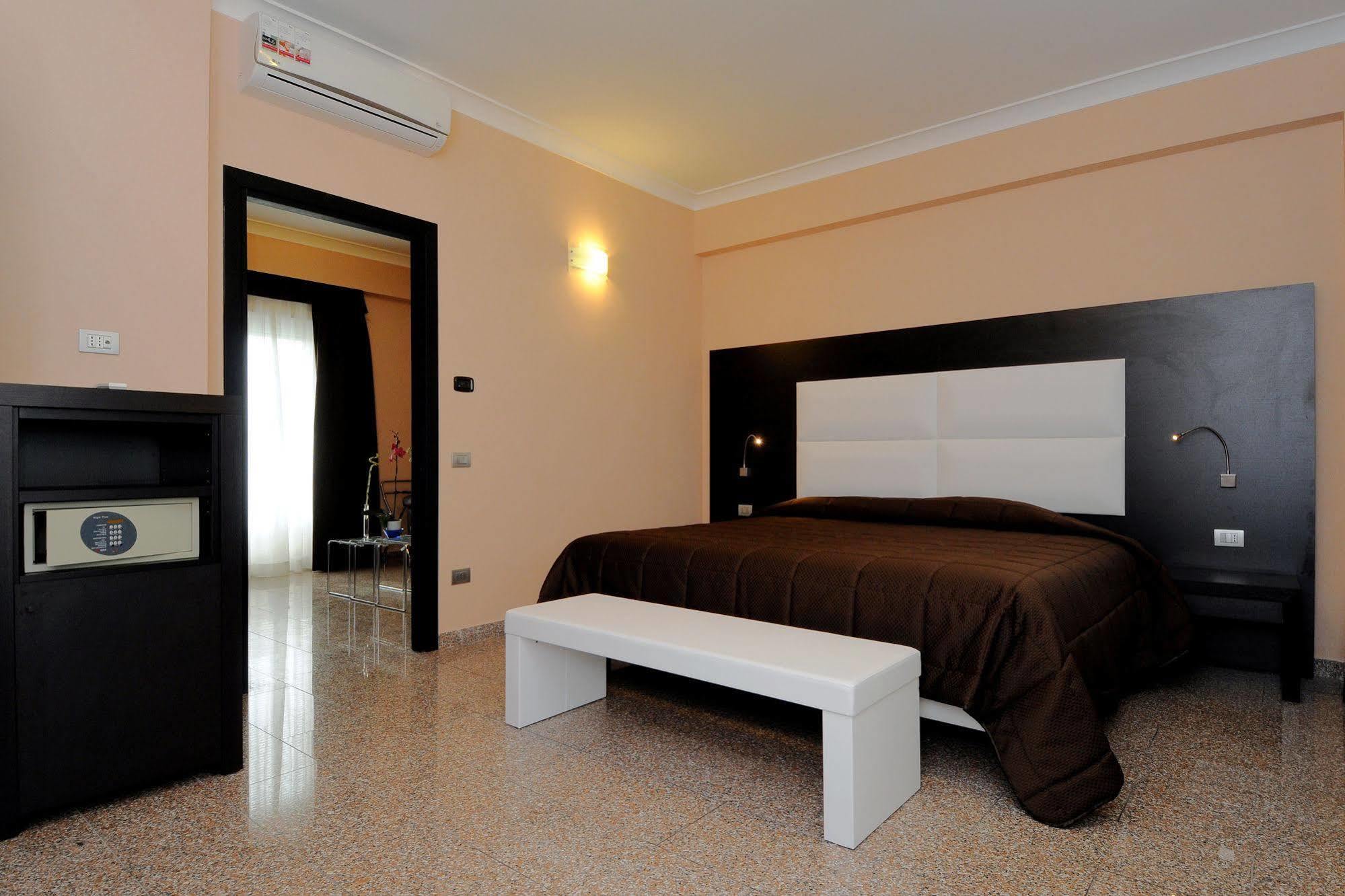 Eh Suites Rome Airport Euro House Hotels Fiumicino Exterior foto