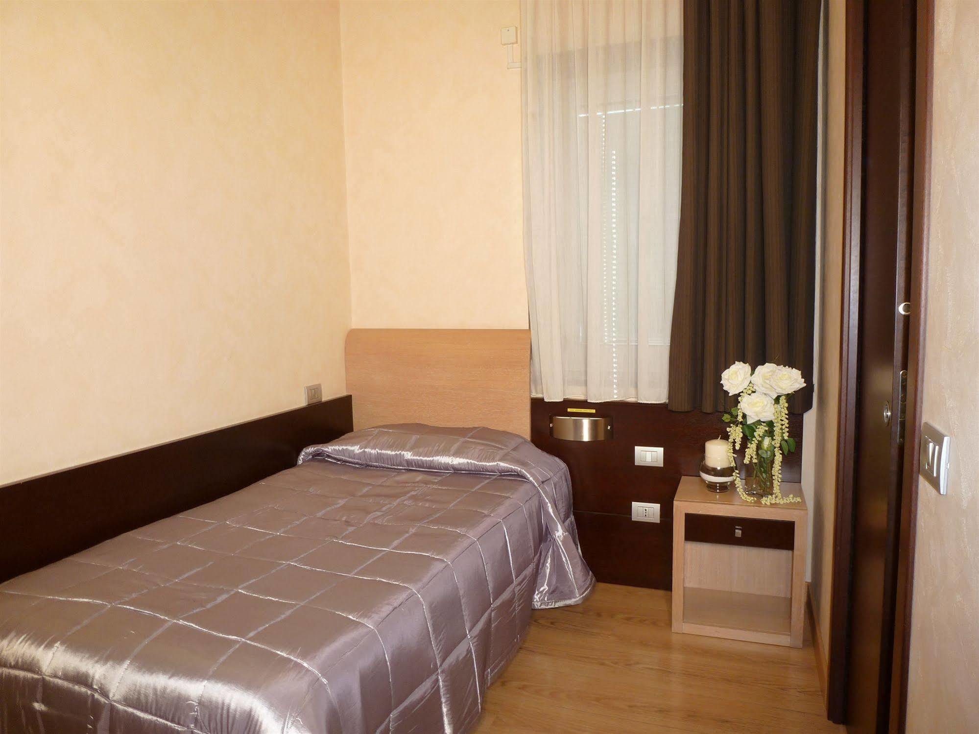 Eh Suites Rome Airport Euro House Hotels Fiumicino Exterior foto